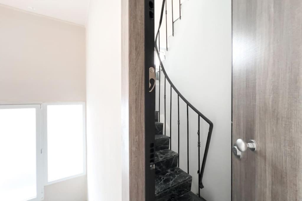Spacious Penthouse Near Downtown Atenas Exterior foto
